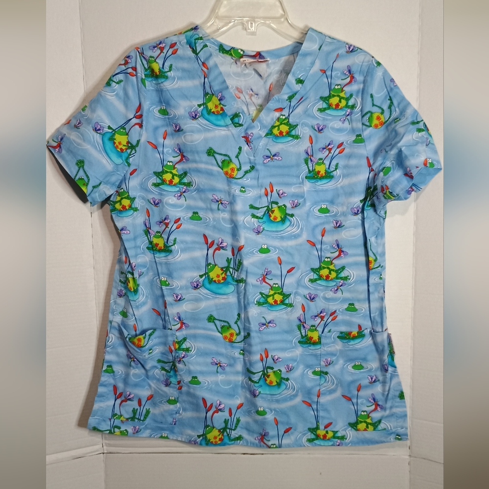 White Cross Blue Frog Print Scrub Top (Read)